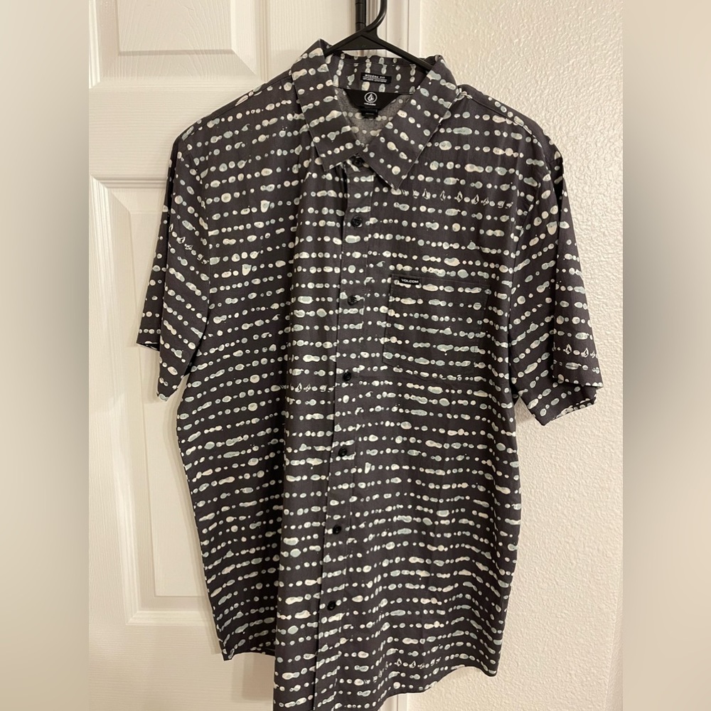 Volcom Size large button down NWOT